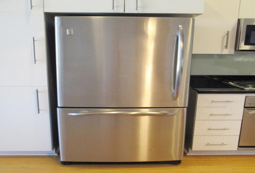 1100 Wilshire Blvd #2203 - Appliances #1